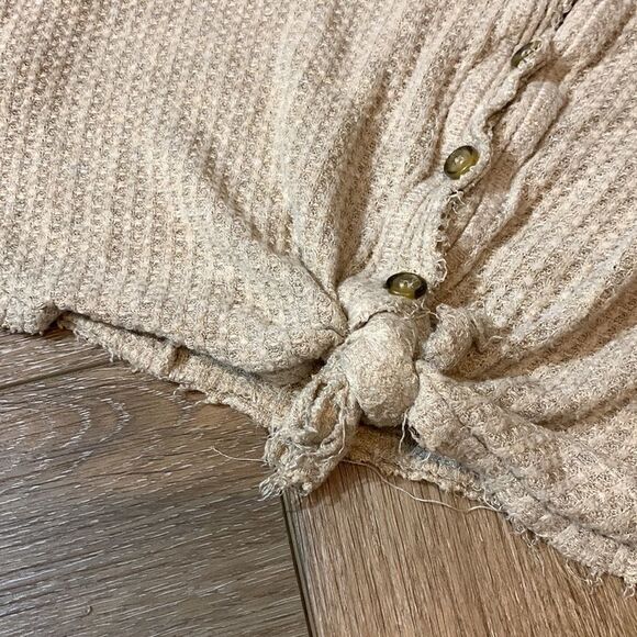 Socialite Frayed Waffle Knit Crop Top - Picture 2 of 3